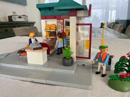 Playmobil Bäckerei mit Figuren und Zubehoer gebraucht