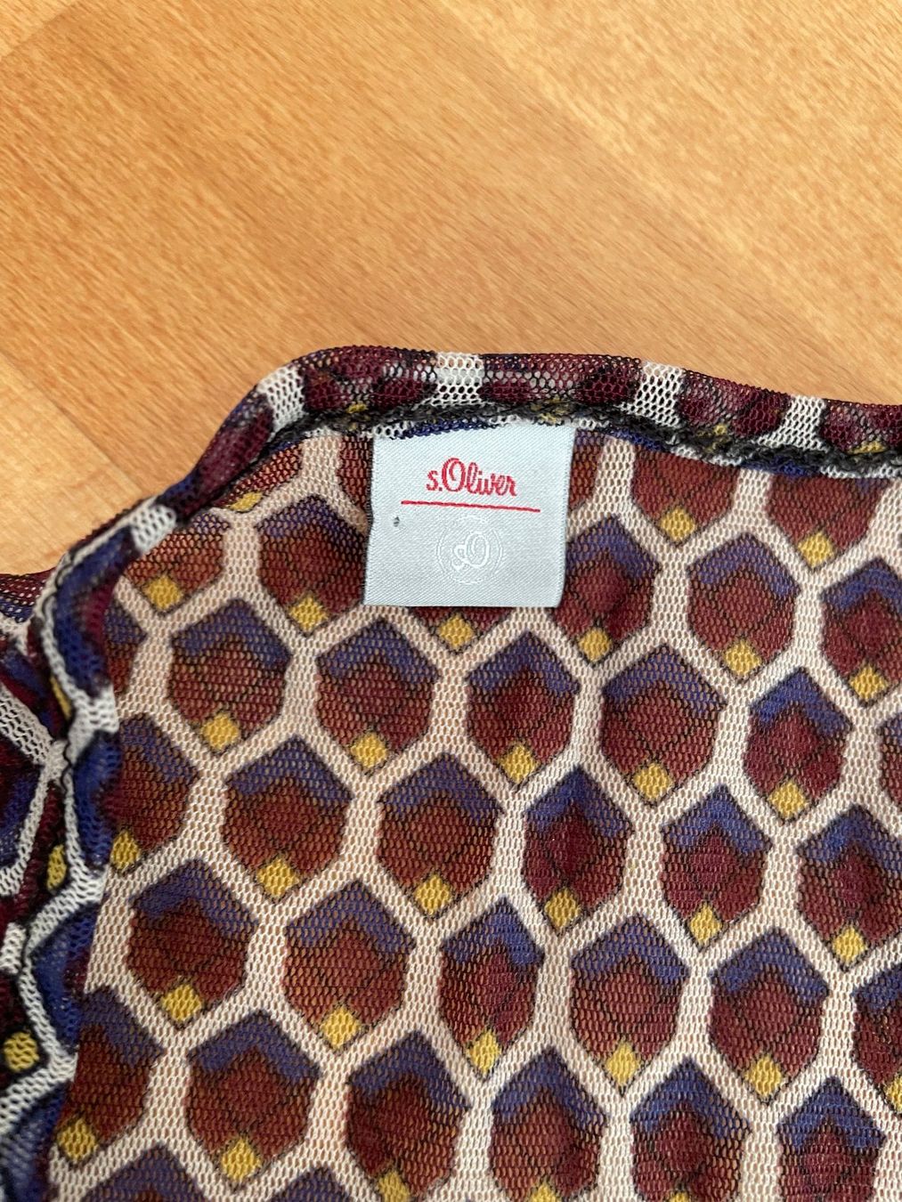 S.Oliver Blusen: S.Oliver Bluse, Grösse 38, Burgund mit Muster, transparent – Gebraucht aus Hubersdorf von JanasHeartTreasures 2