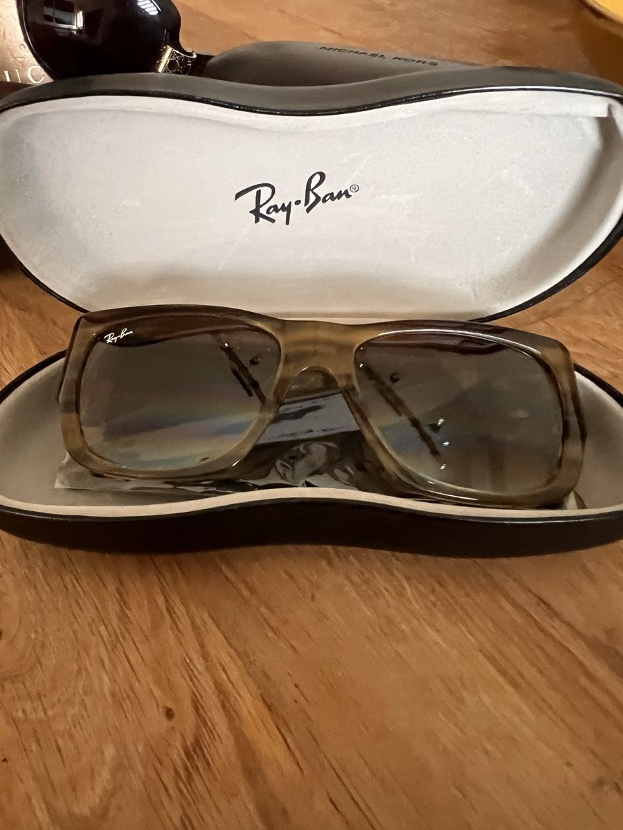 Brillen & Gläser: Sonnenbrille  – Neu (gemäss Beschreibung) aus Zürich von Vasu05