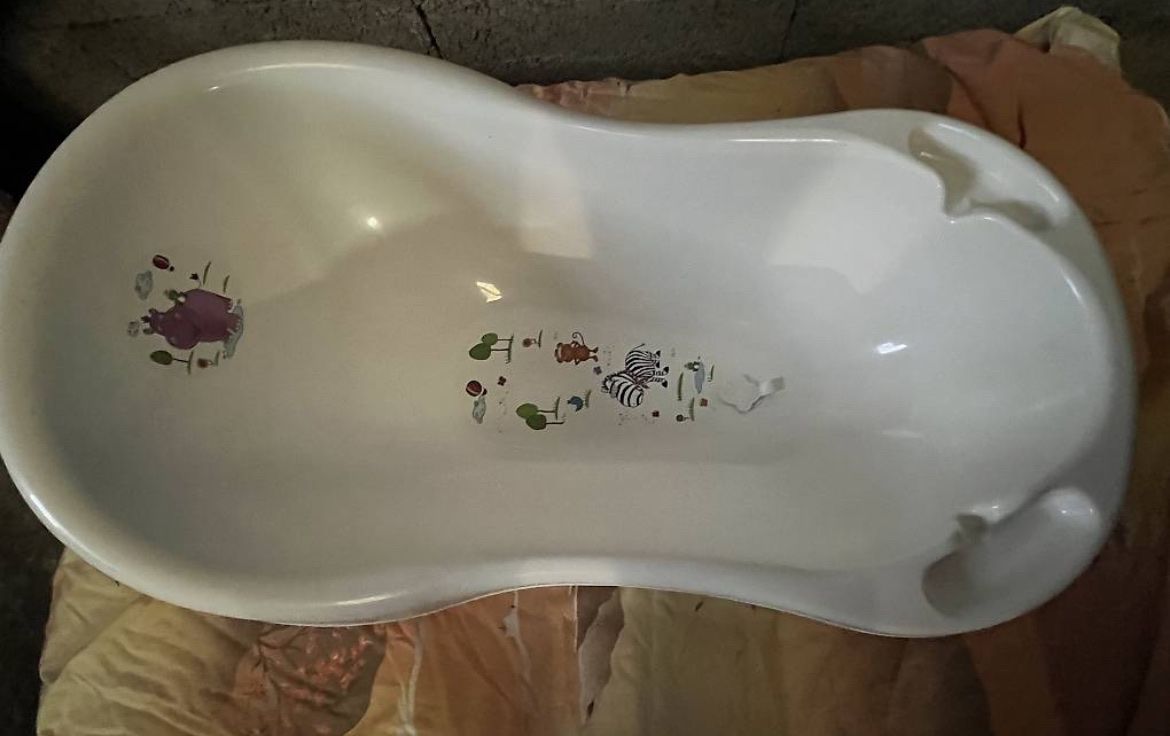 Vasche da bagno: Baby Badewanne, ergonomisch, weiss – Nuovo (secondo la descrizione) da Dotzigen venduto da Chruemeli79