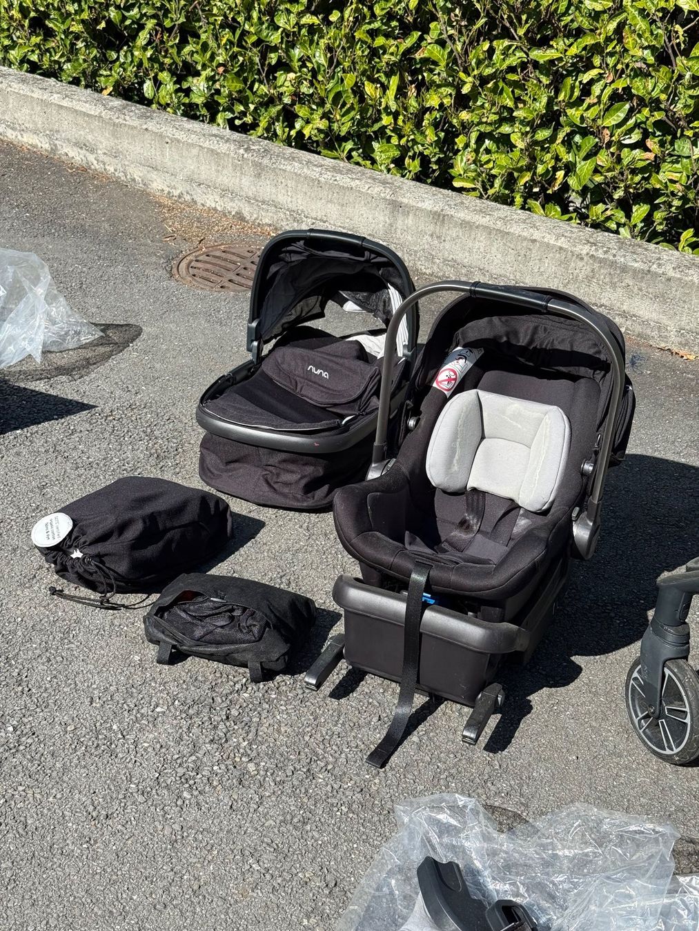 Nuna Carrozzine: Poussette double NUNA avec siège auto / couffin – Usato da Monthey venduto da 11642mth 7