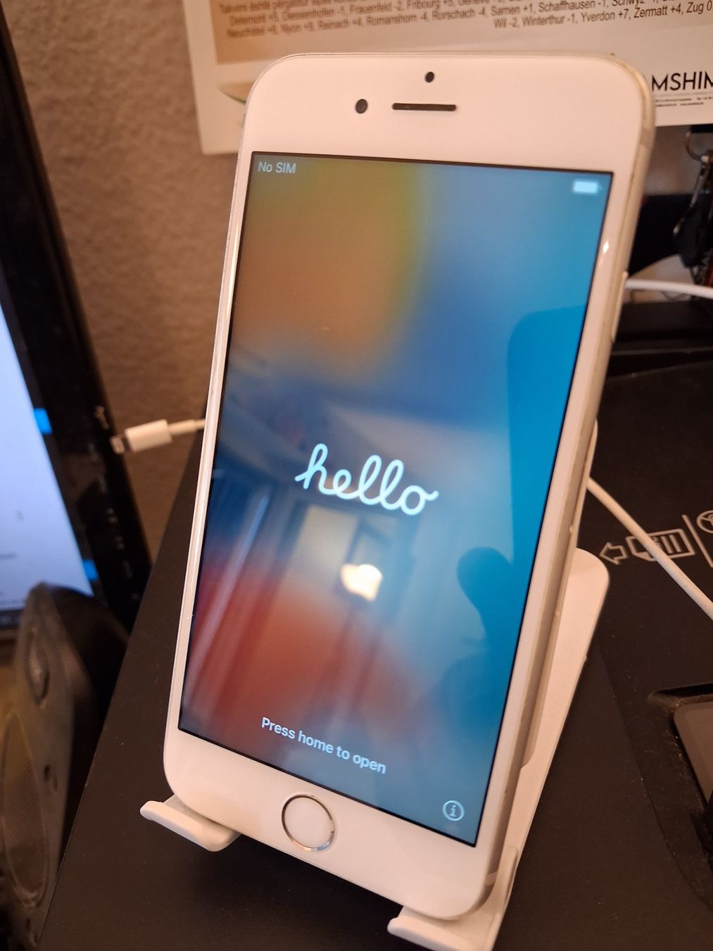 Apple Portables: iPhone 6s 64GB Silber Weiss + Apple Headset Kabel Stecker 📱 – D'occasion à Effretikon par SEMOUNA 1