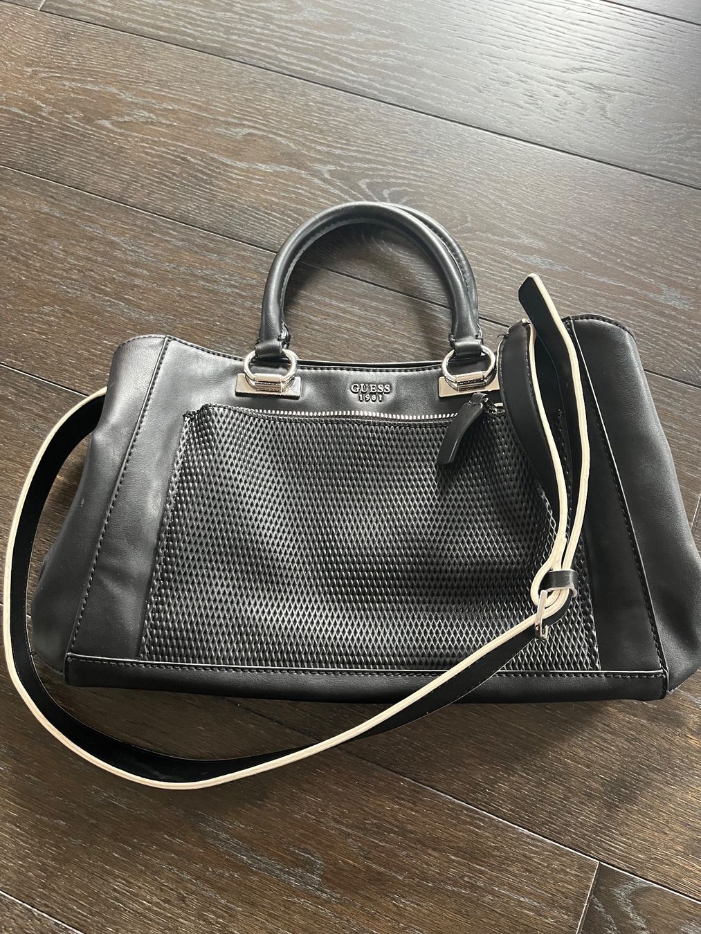 Guess Taschen für Damen: Sac à main Guess – Gebraucht aus Posieux von evs_57x2
