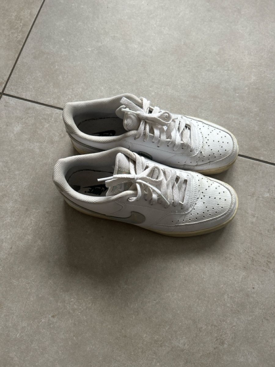 Nike Scarpe da uomo: Baskets Nike Court Vision Low, Taille 41, Blanc/Argent – Usato da Cornol venduto da meg_8ypf