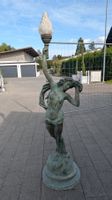 Antike Messing Frauenskulptur mit Lampe