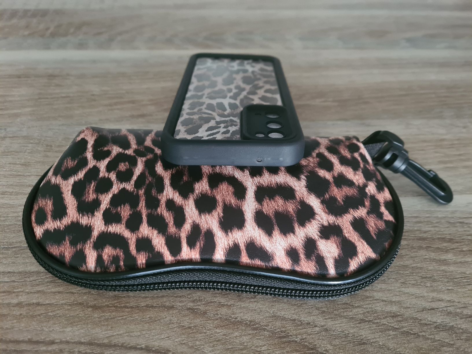 Covers & Schutzfolien: Étui lunettes Léopard + coque Samsung S20 – Neu und originalverpackt aus Etoy von MyStyleMyMode 5