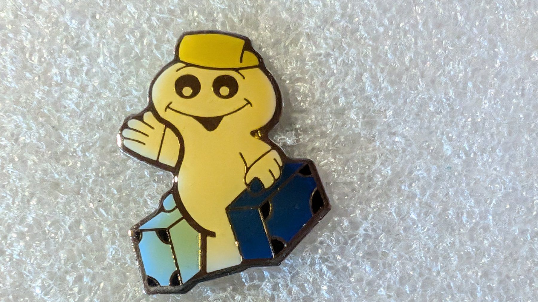 Plaketten & Abzeichen: Ansteckpin 227: Maga Bio – Gebraucht aus Oppligen von Pin-Fall-Shop