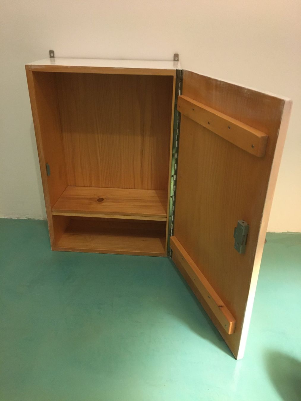 Armadi: Badezimmerschränkchen / Nachttisch / Kasten – Usato da Zürich venduto da fritzfranzantoni 3