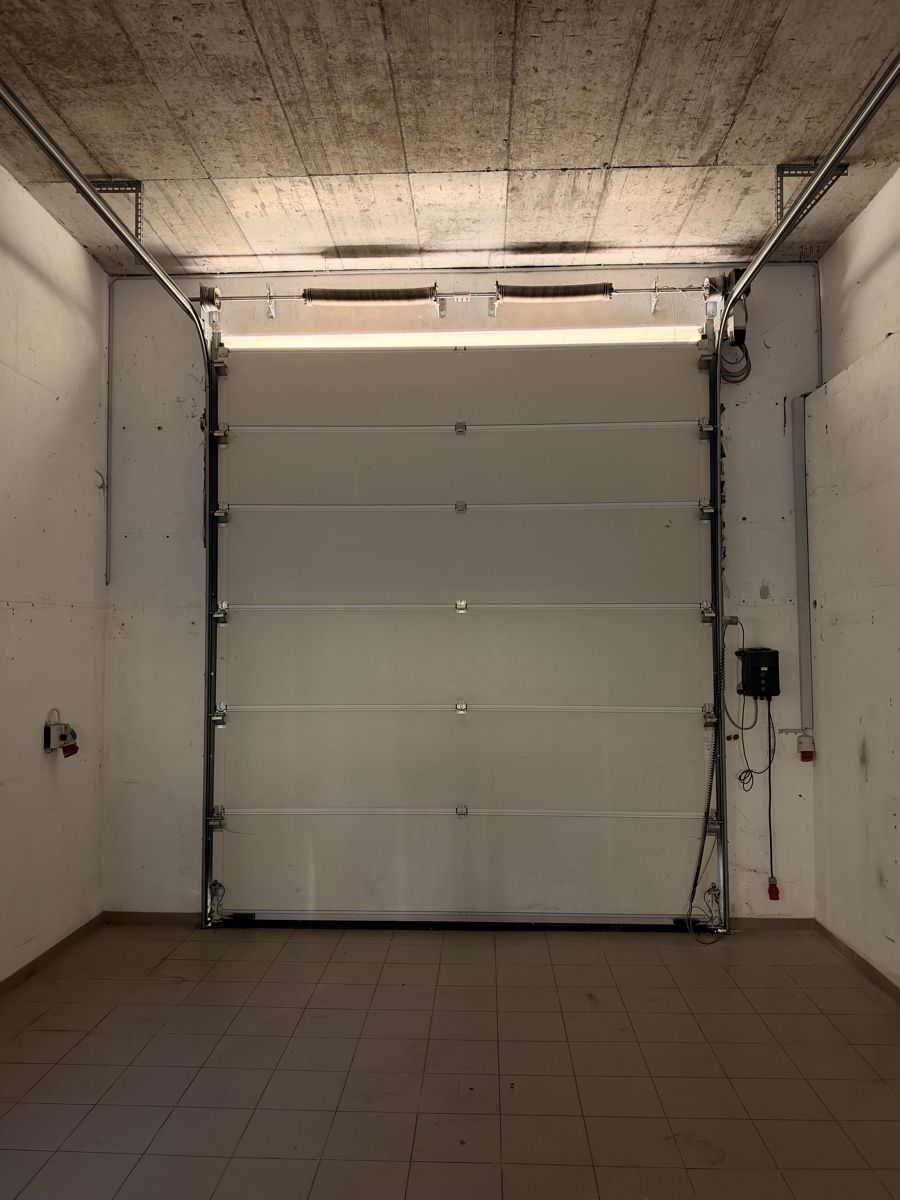 Altro Materiale elettrico: Rolltor elektrisch – Usato da Oberbuchsiten venduto da DoppioEspresso 1