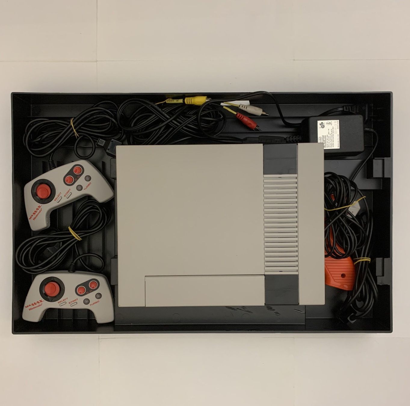 Nintendo Console: NES Konsole, Video Game Center VP,  Max Controller & Zapper – Usato da Zürich venduto da Mephisto87