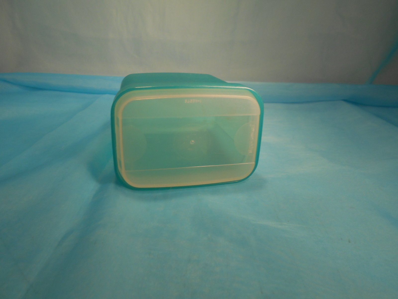 Tupperware Contenitori & Simili: Tupperware Swing Box, türkis, 4.5dl – Usato da Bellach venduto da JingleCherry 3
