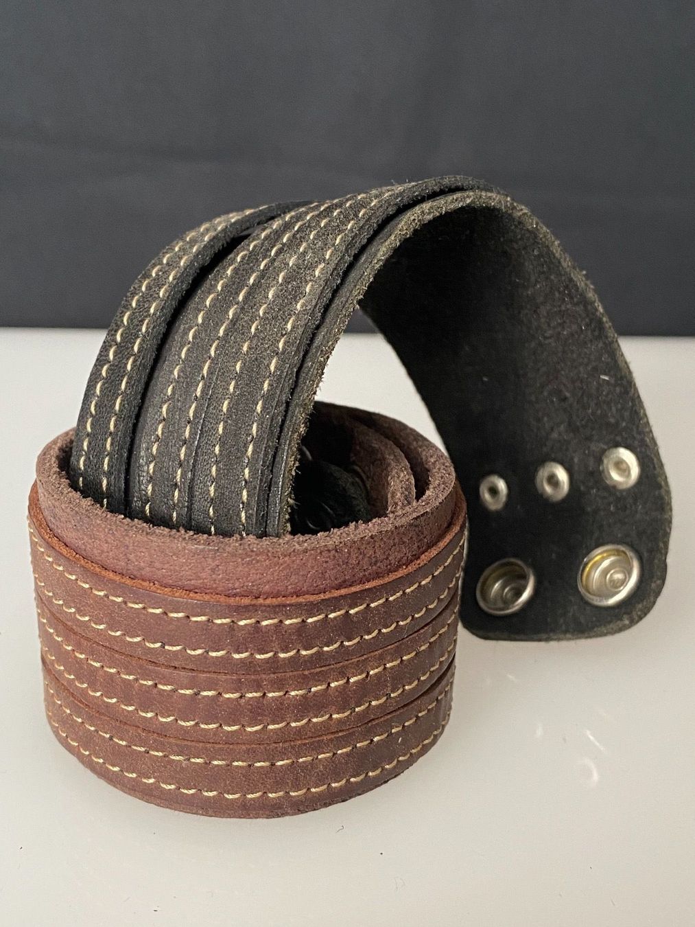 Bracciali & Braccialetti: Echt Leder ARMBand B 4cm NEU… Braun oder Schwarz – Nuovo (secondo la descrizione) da Zürich venduto da stock4you