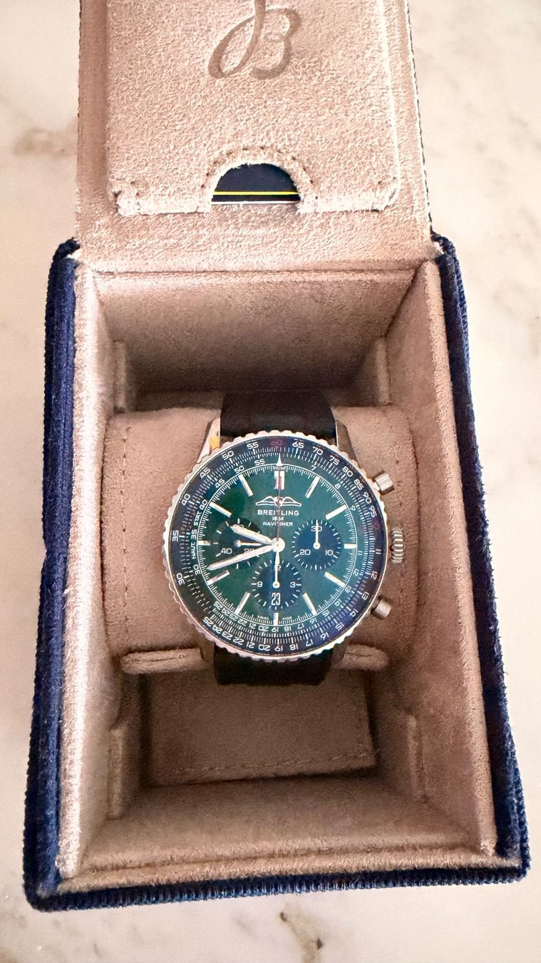 Breitling Orologi: Breitling Navitimer Chronograph grün 46 – Usato da Twann venduto da dieberaterin