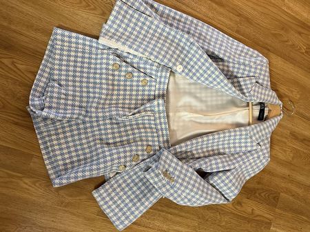 Verschiedene Kleidungsstücke zu verkaufen 