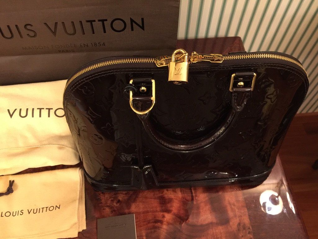 Louis Vuitton Borse da donna: LOUIS VUITTON 'Alma' PM Vernis Monogram Amarante borsa NUOVO – Nuovo (secondo la descrizione) da Genestrerio venduto da fra_c955 3