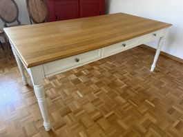 Grosser Esstisch aus Holz