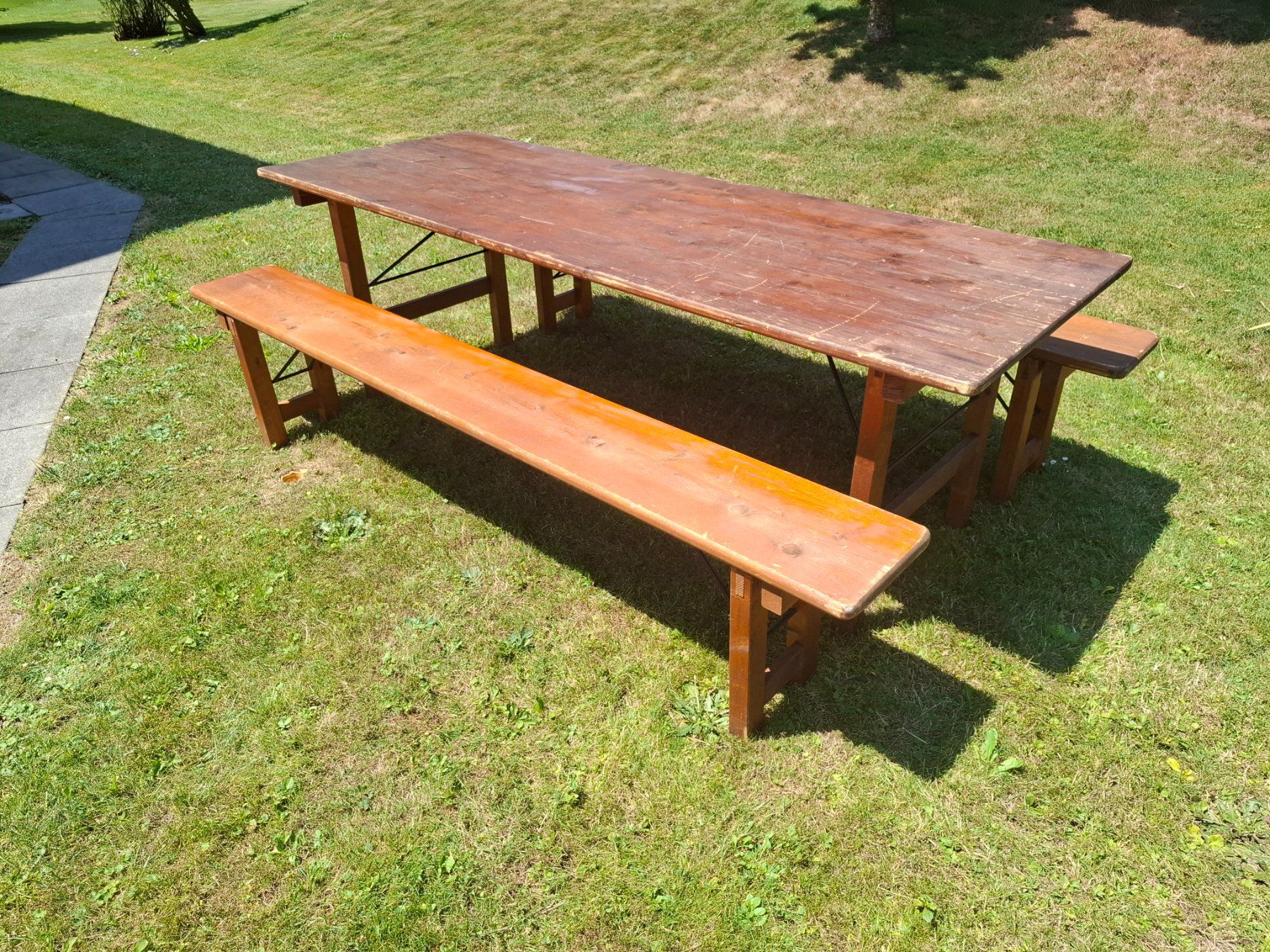 Set de table et chaises: Festbankgarnitur – D'occasion à Erstfeld par hasi1987 1
