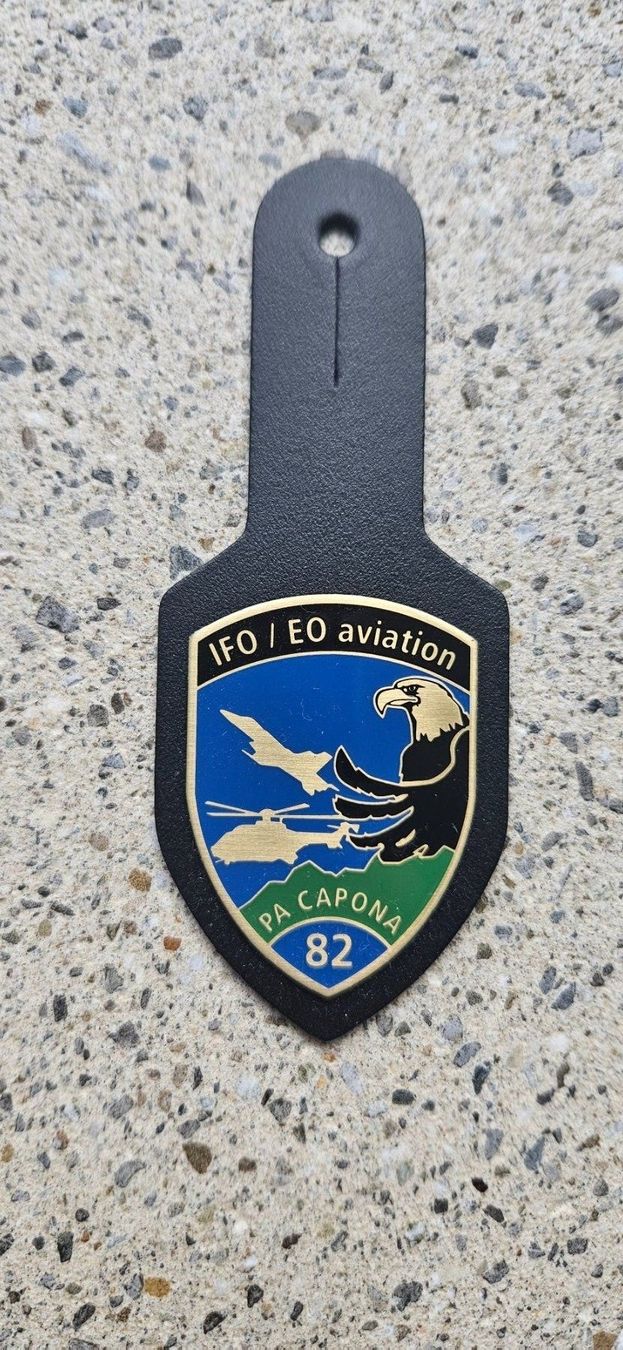 Schweizer Armee Placchette & Badge: *** Brustanhänger IFO / EO aviation 82 Luftwaffe  *** – Nuovo e nell'imballaggio originale da Riedholz venduto da fr_sIruP