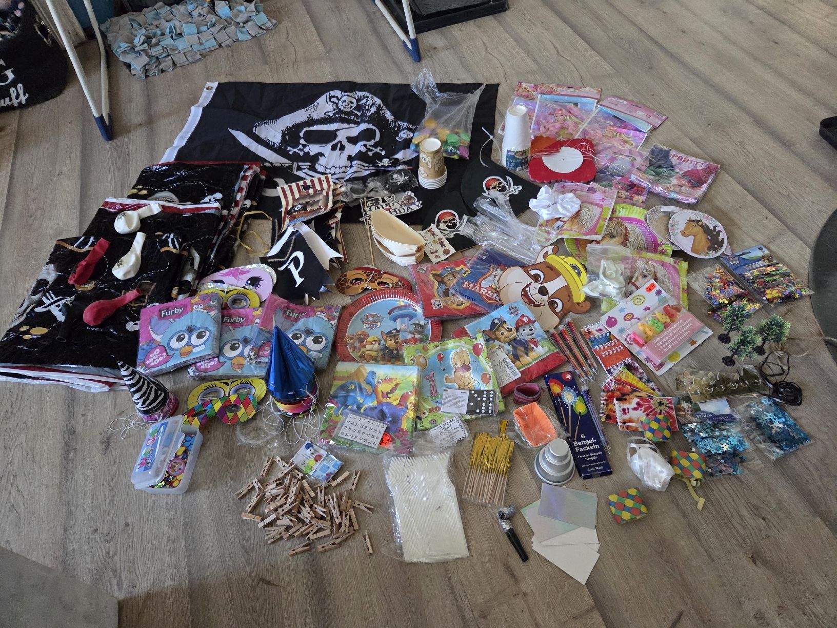 Tutte le decorazioni: Diverse Partyartikel – Usato da Guntershausen b Aadorf venduto da Miss_Piggy_86 3