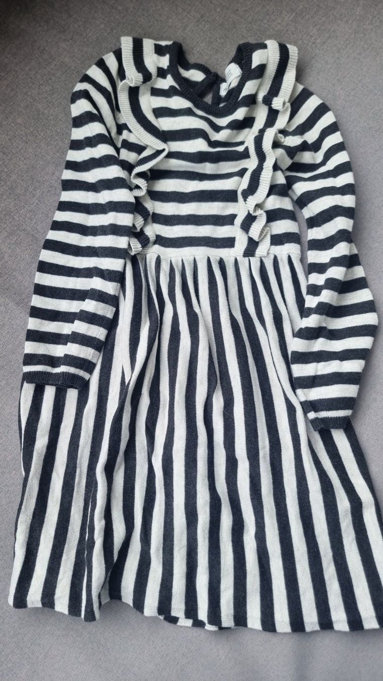 H&M Vestiti & Gonne: H&M Strickkleid, 122/128 – Usato da Buttikon SZ venduto da Limo180