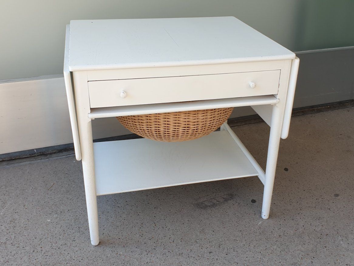 Tische: Mid Century Beistelltisch Nähtisch Hans Wegner ? – Gebraucht aus Emmen von magelan