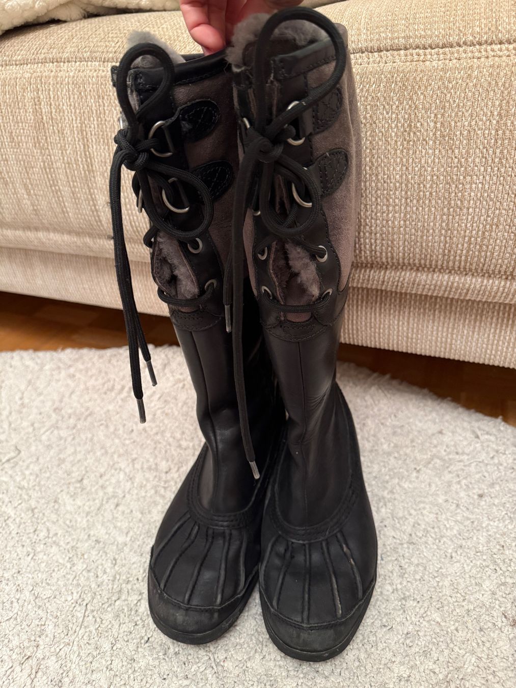 Ugg Herrenschuhe: Winterstiefel Ugg 37.5 – Gebraucht aus Küsnacht ZH von nat_m97w 1
