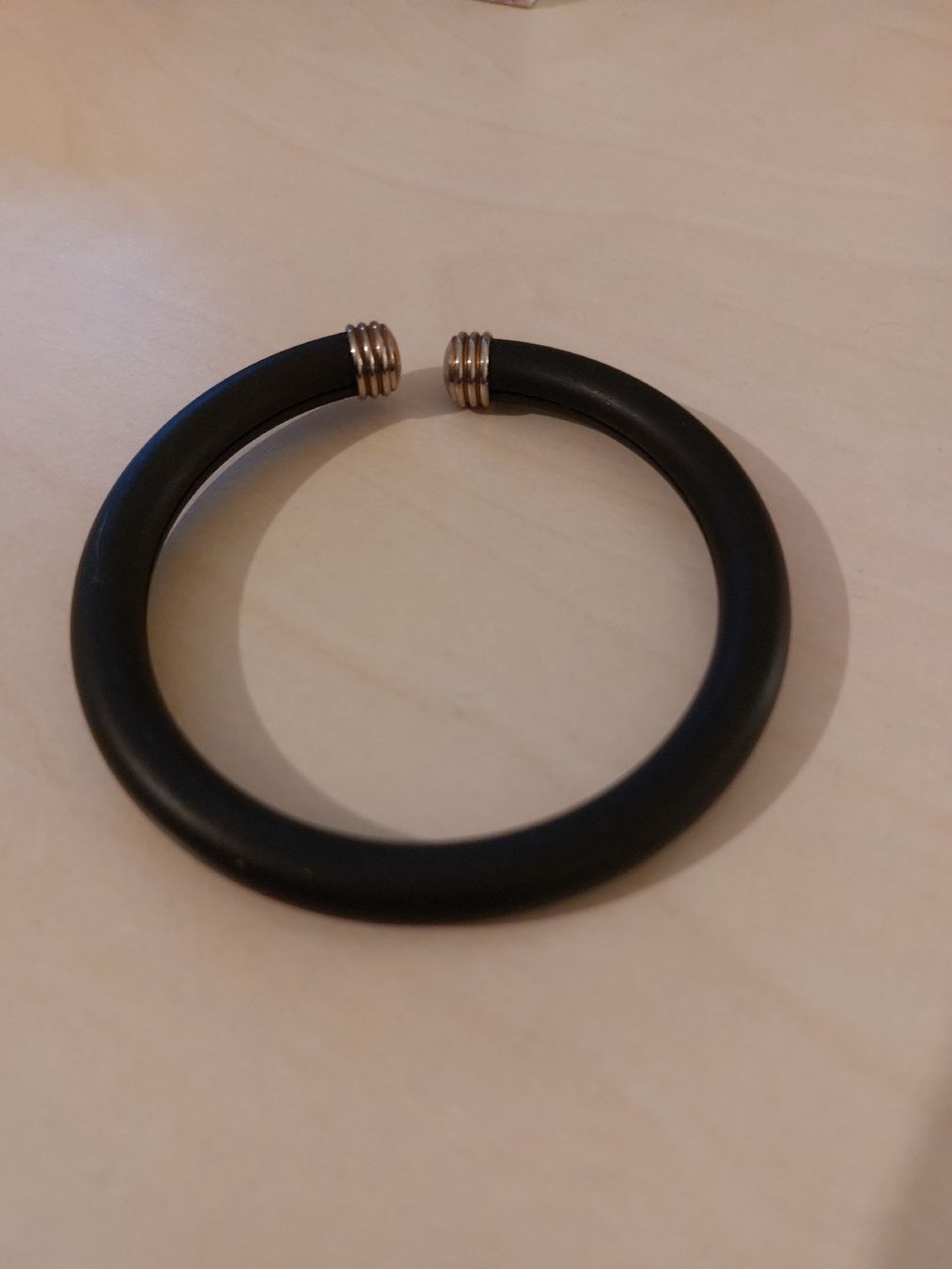 Bracciali & Braccialetti: Schwarzer Armreif  – Usato da Baden venduto da BanaBoutique 1