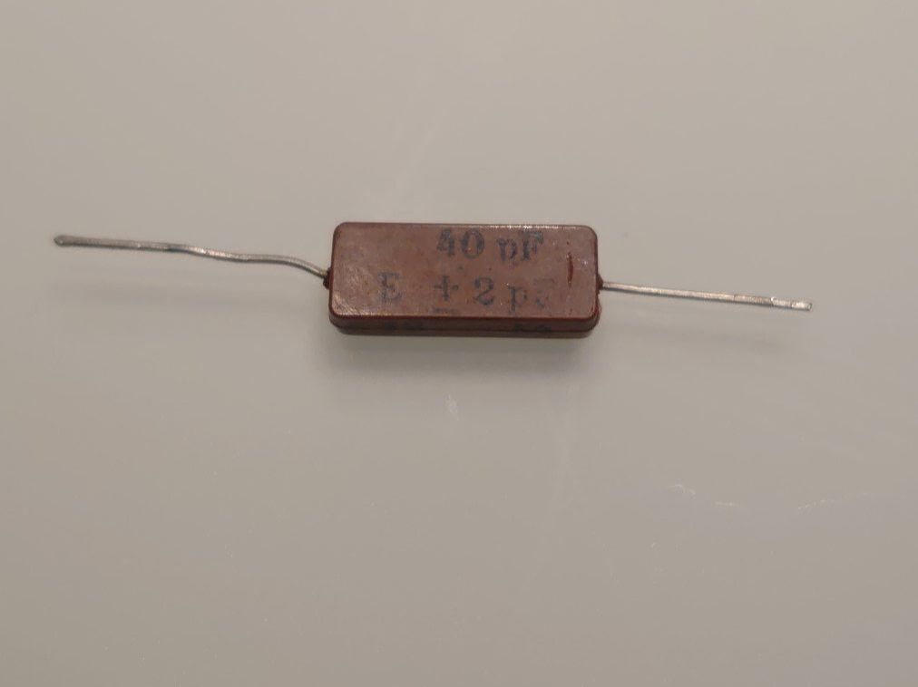 Elektronikbauteile: Originaler "Condensateurs Fribourg" 40pF – Gebraucht aus Mollis von Svenhubi