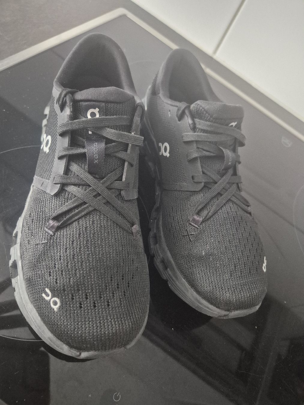 On Chaussures femmes: ON Cloud X , Schwarz Grösse EU 40 – D'occasion à Ossingen par Nepturn