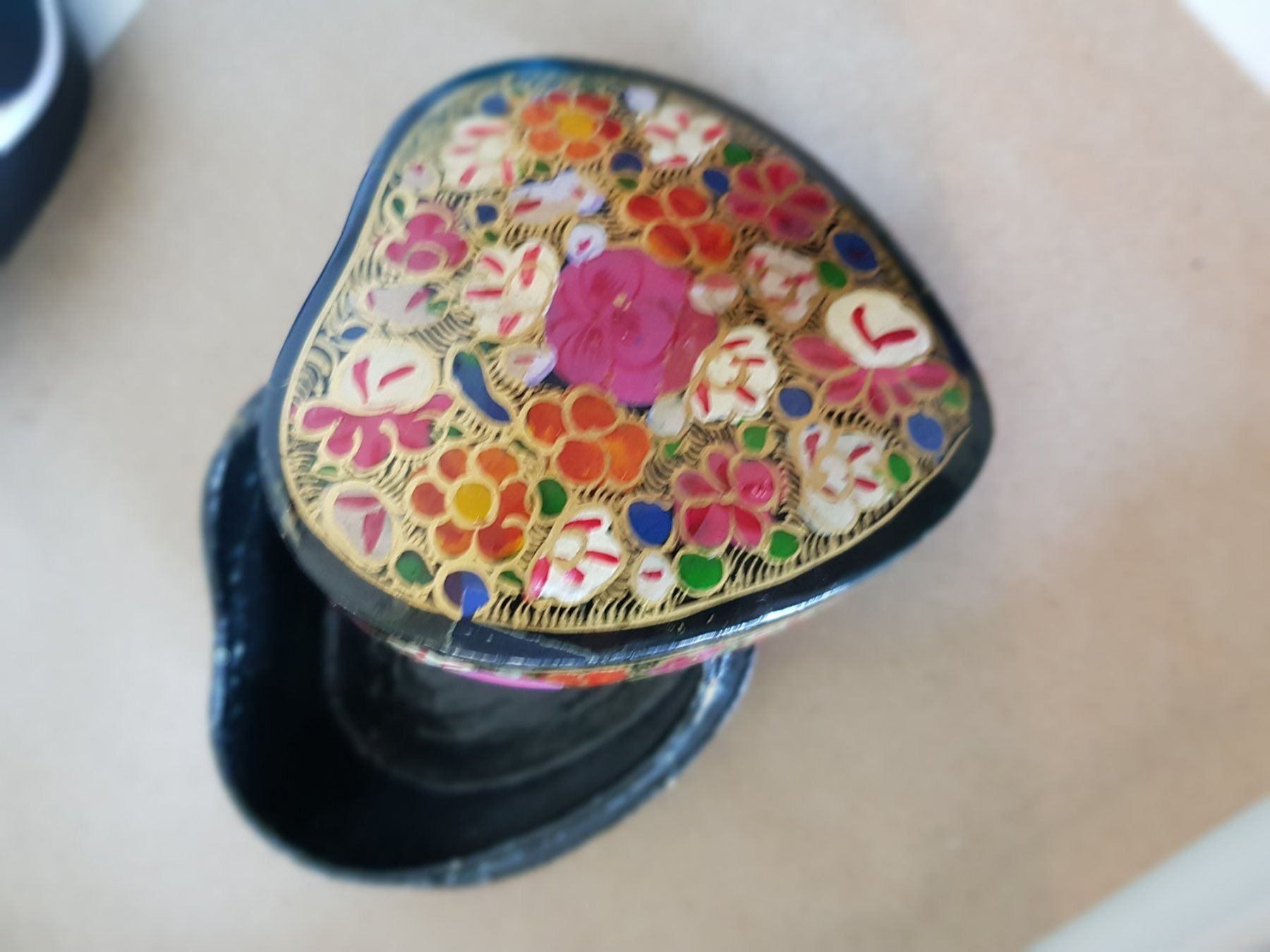 Barattoli: Pappmaché Dose Schatulle Herzform 8 x 7 x 4 cm – Usato da Münchenbuchsee venduto da babilibern