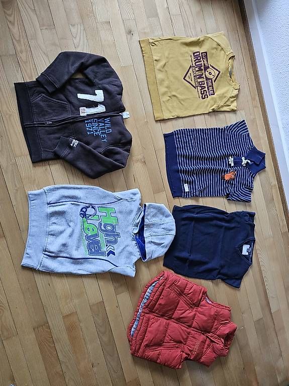Lotti & Set di vestiti: Paket Jungskleider Grösse 128 – Usato da Basel venduto da Anja_1981 3