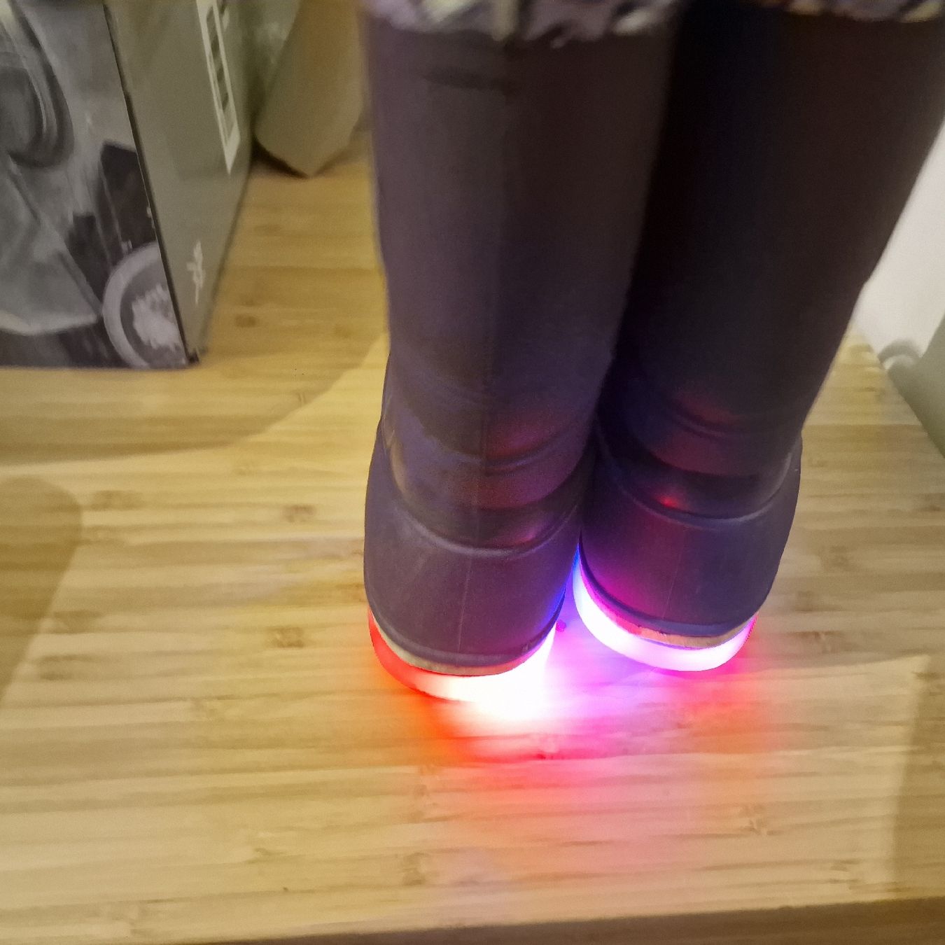 Scarpe per ragazzi: rain boots with lights gr 32 – Usato da Muri AG venduto da MrsRami