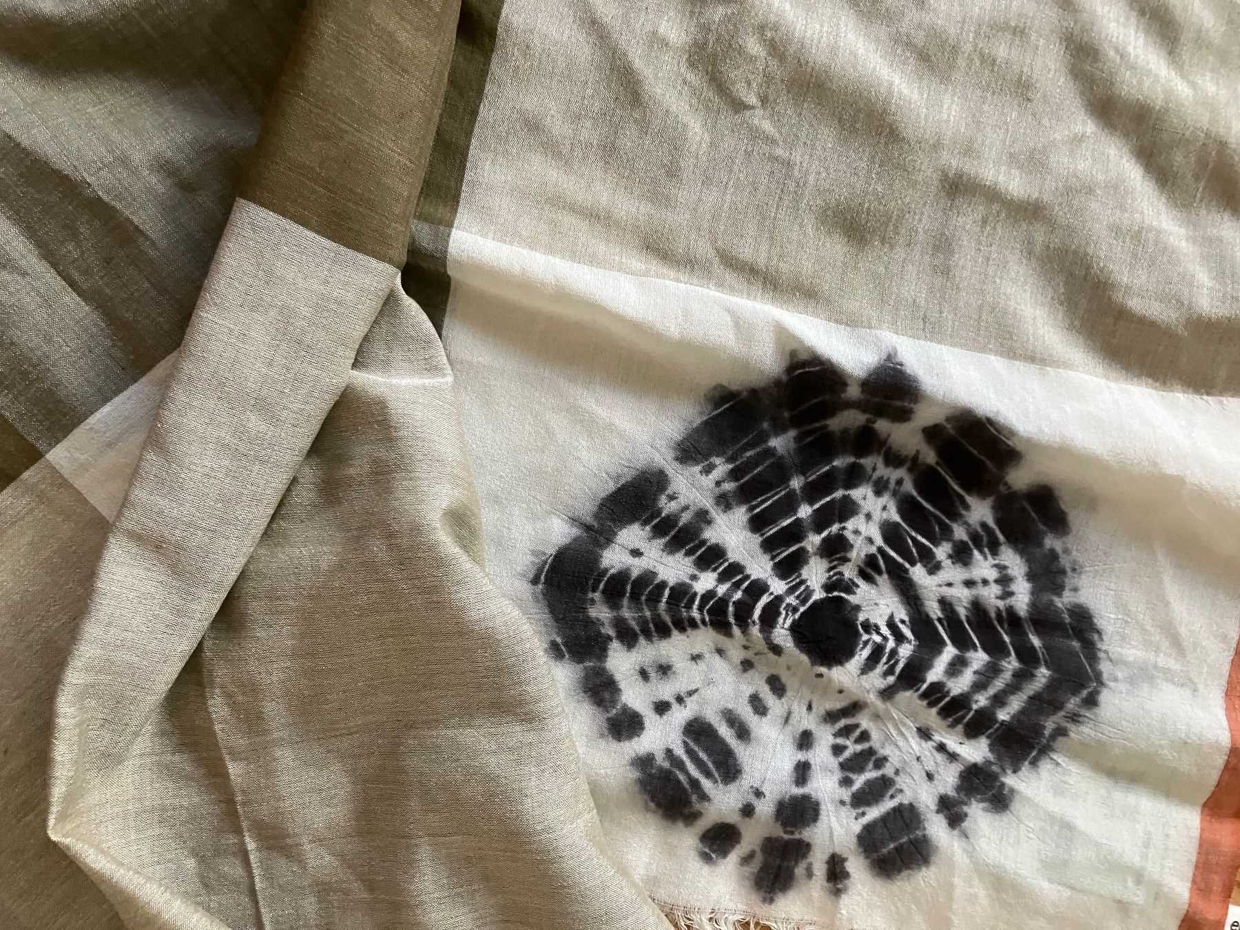 Ensoie Foulard & Sciarpe: En soie schal – Usato da Spreitenbach venduto da schwarzerhase70 1
