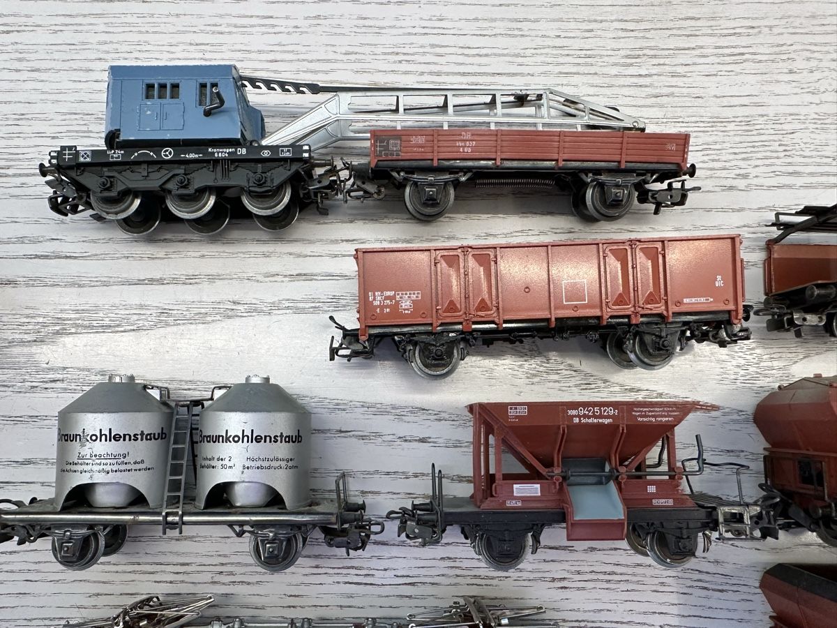 Märklin Modelleisenbahnen: Märklin 3037 DB BR 141 Güterzug – Gebraucht aus Lupsingen von New-Haven 3