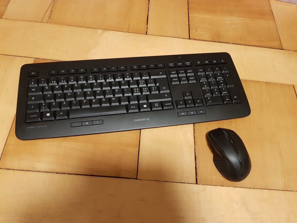 Cherry Tastatur und Maus CHLayout kabellos wie neu Kaufen auf Ricardo