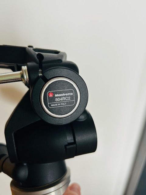 Manfrotto Stative & Köpfe: Manfrotto Stativ 804RC2 mit 3-Weg-Neiger – Gebraucht aus Lenk im Simmental von Kluane 4