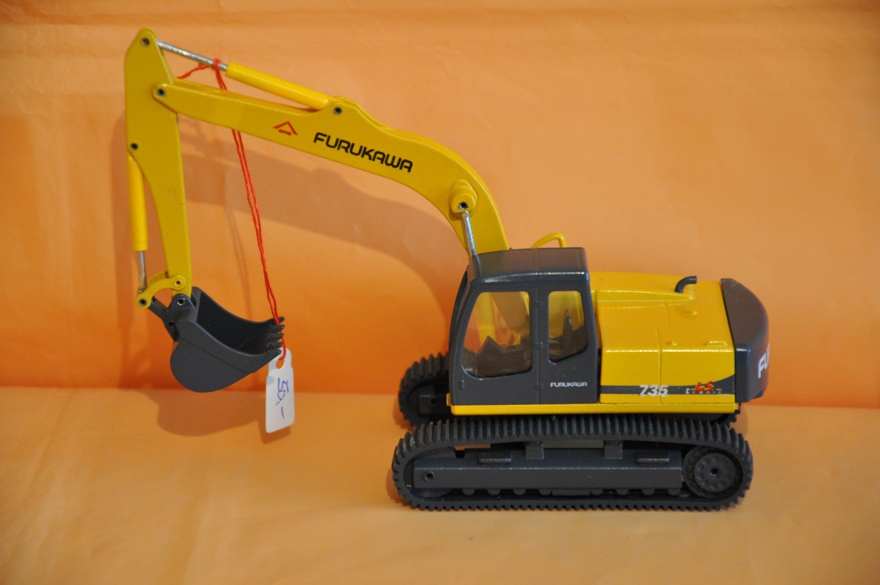 Conrad Kit di modellismo & Modellini statici: Furukawa 735 Raupenbagger – Usato da Mitlödi venduto da worker04