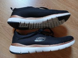 Schwarze Skechers Sneakers Gr. 38 - Bequem für den Frühling!