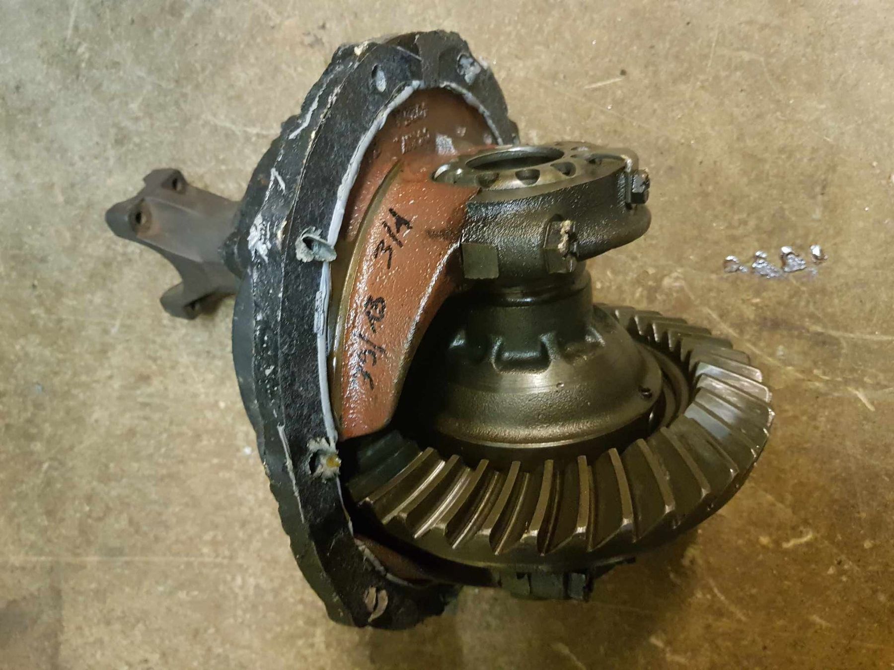 Ford Tutti pezzi di ricambio auto: Ford Hinterachs Differenzial – Usato da Niedergösgen venduto da usc_2h5n 3