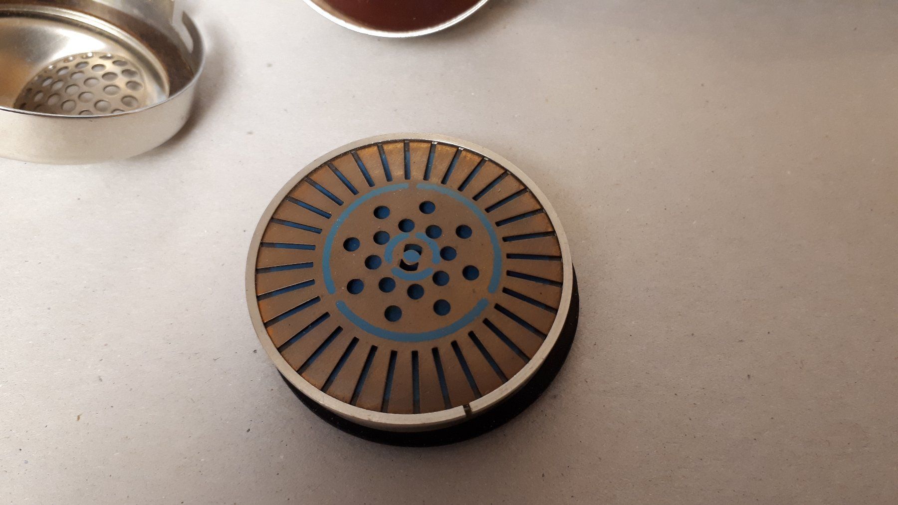 Telefone: 2 Antike Telefonhörer Bakelit / Metall – Gebraucht aus Madiswil von 20gls 8