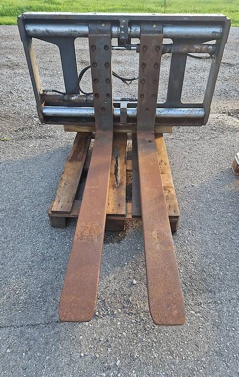 Tutte le macchine: Palettengabel, Stapler, Traktor, Pneulader, Bagger – Usato da Wiezikon b.Sirnach venduto da Ostschweiz94