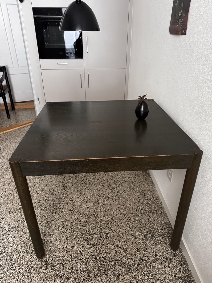 Tische: quadratischer Tisch Holz olivgrün – Gebraucht aus Zürich von casual4 2