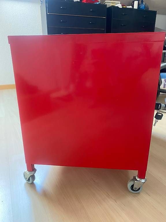 Banconi: Abschliessbarer Rollcontainer – Usato da Lengnau AG venduto da pauergirl
