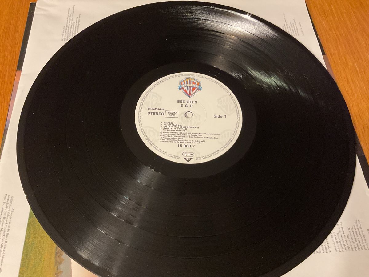 Dischi in vinile: Bee Gees E-S-P LP Vinyl 1987 Warner Bros.  – Usato da Steinach venduto da Quarkie 2