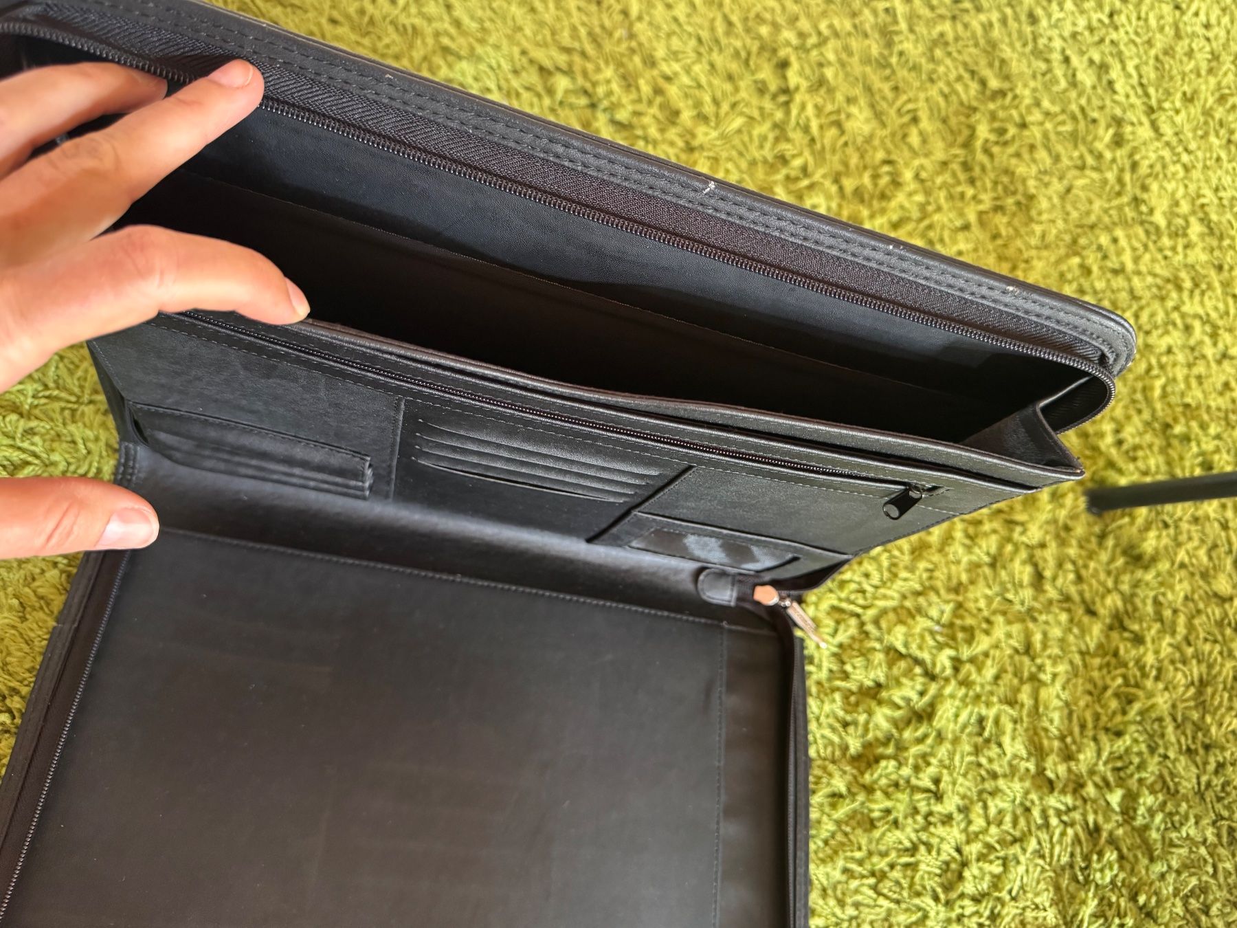 Koffer & Taschen: Aktenmappe – Gebraucht aus St. Gallen von Deane