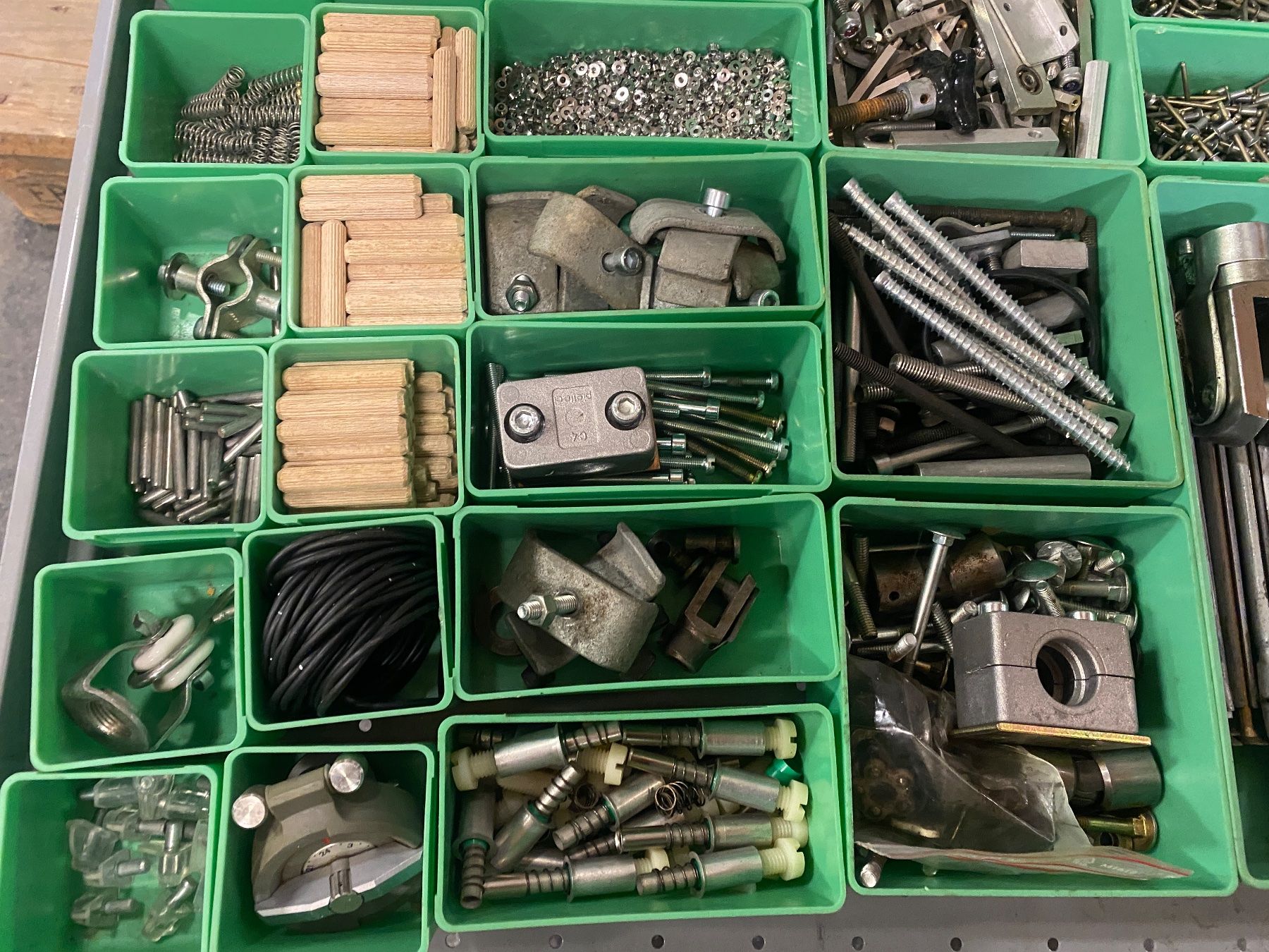 Behälter & Ähnliches: Einsatzkästen mit Inhalt ab 1.- – Gebraucht aus Wabern von HK-Design 1