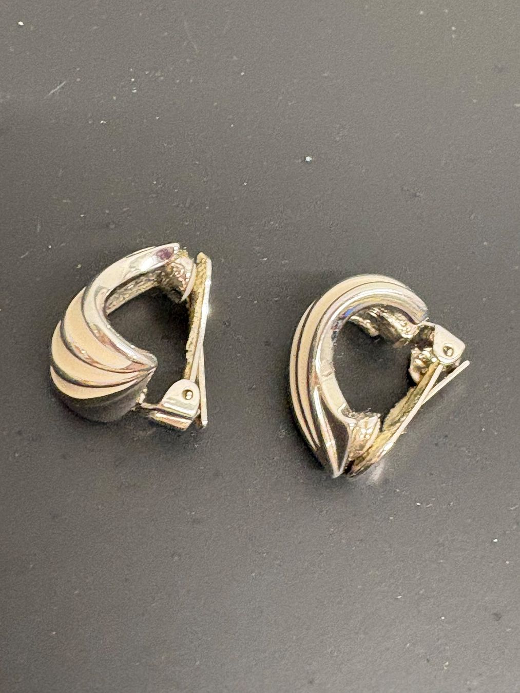 Pierre Lang Orecchini pendenti & Orecchini a lobo: Pierre Lang Ohrclips creme silber – Usato da Regensdorf venduto da secondchancefashion 3
