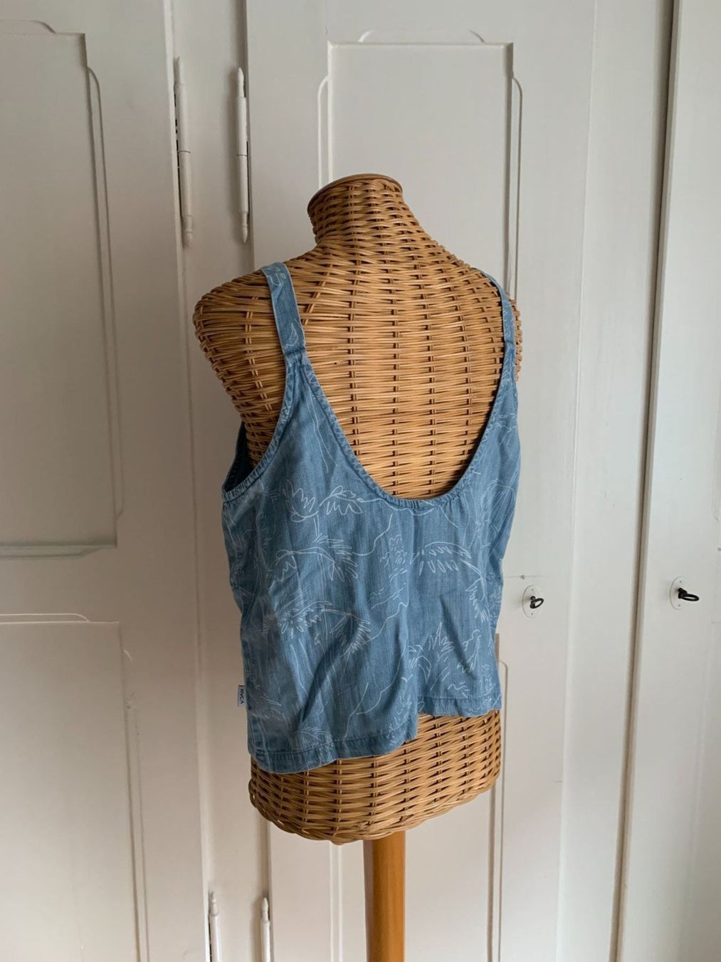 Tops: RVCA - Jeanstop hellblau S – D'occasion à Zürich par Diazaio 3