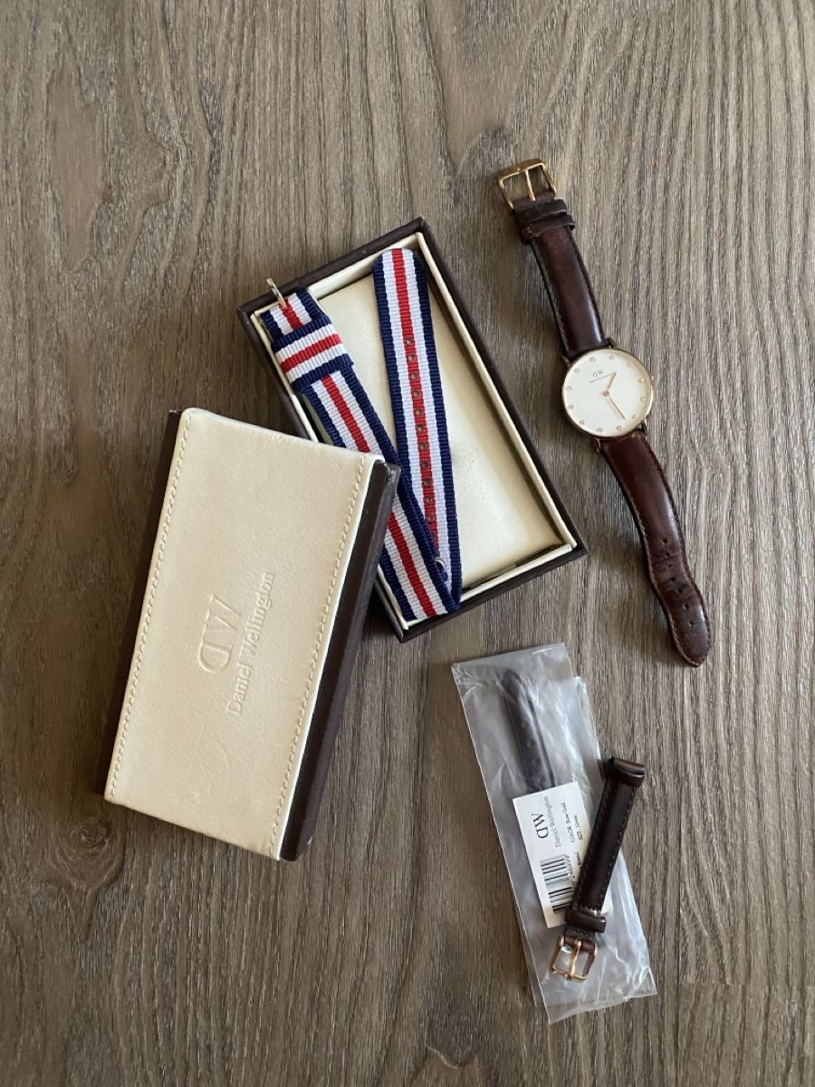 Daniel Wellington Uhren: Daniel Wellington Uhr + 2 Armbänder – Gebraucht aus Linden von martina_iwana