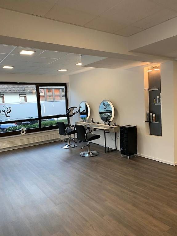 Altro per Ufficio & Commercio: Coiffeur/ Friseur Konplette Einrichtung – Usato da Derendingen venduto da gen_t828 2